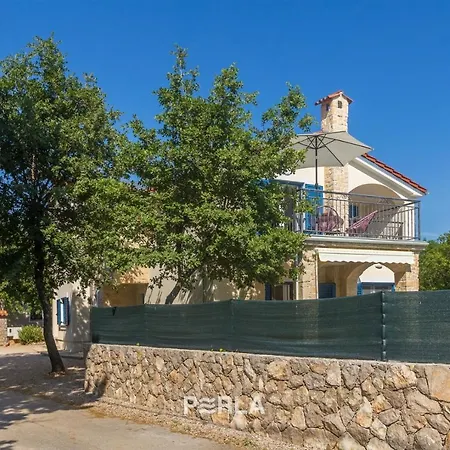 게스트하우스 House Briny In A Quiet Location On Krk Island, Beautiful Pinezići